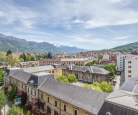 Modern 1br with terrace and a breathtaking view in Annecy
