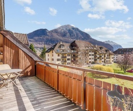 Sunny duplex w balcony and parking 5 min from the lake in Annecy - Welkeys