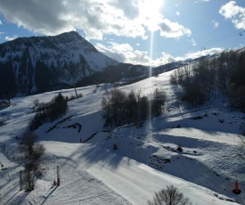 Corbier centre 32m2 balcon Sud vue pistes Vostok 9e étage Classé Tourisme et Label Qualité Hébergement déco Savoie