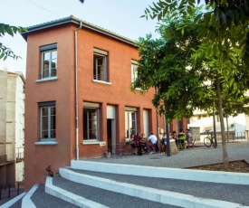 La Maison Rouge - Backpacker Hostel