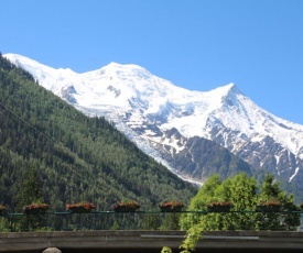STUDIO CHAMONIX MONT-BLANC Idéalement situé