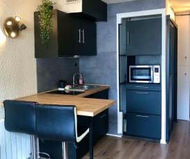 Studio lumineux neuf dans l'hyper centre avec vue