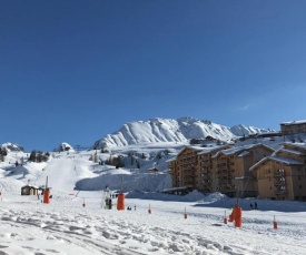 PLAGNE SOLEIL appart 5 pers - sud - skis aux pieds - vue piste