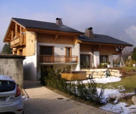 Appartement de 2 chambres avec jacuzzi jardin amenage et wifi a Samoens a 1 km des pistes